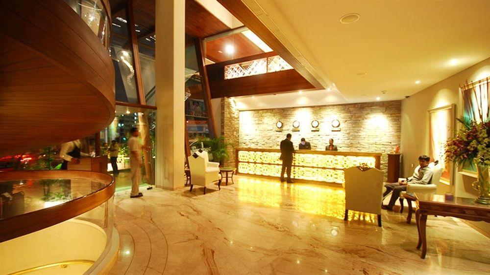 Sai Palace Hotel Mumbai  Buitenkant foto