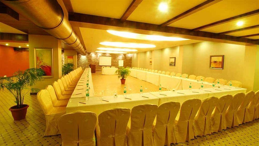 Sai Palace Hotel Mumbai  Buitenkant foto