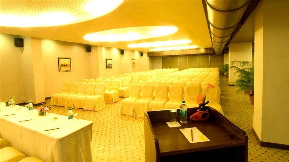 Sai Palace Hotel Mumbai  Buitenkant foto