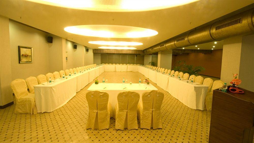 Sai Palace Hotel Mumbai  Buitenkant foto