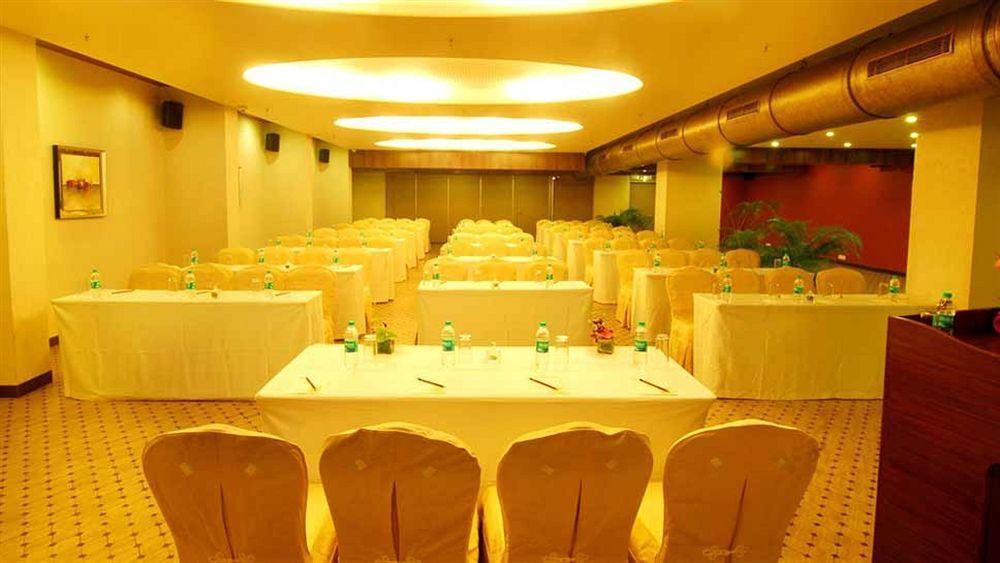 Sai Palace Hotel Mumbai  Buitenkant foto
