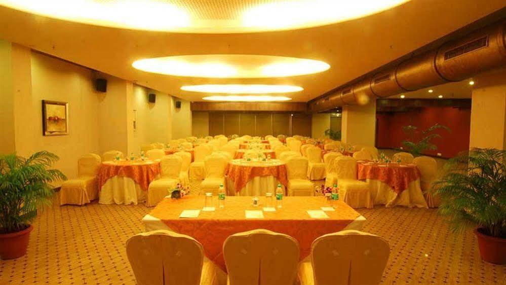 Sai Palace Hotel Mumbai  Buitenkant foto